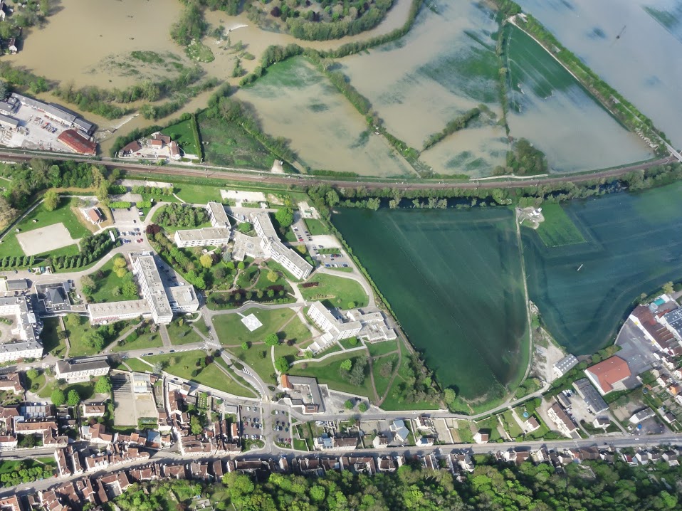 Crue de l'Armançon, en mai 2013, à Tonnerre, secteur hospitalier, dans l'Yonne